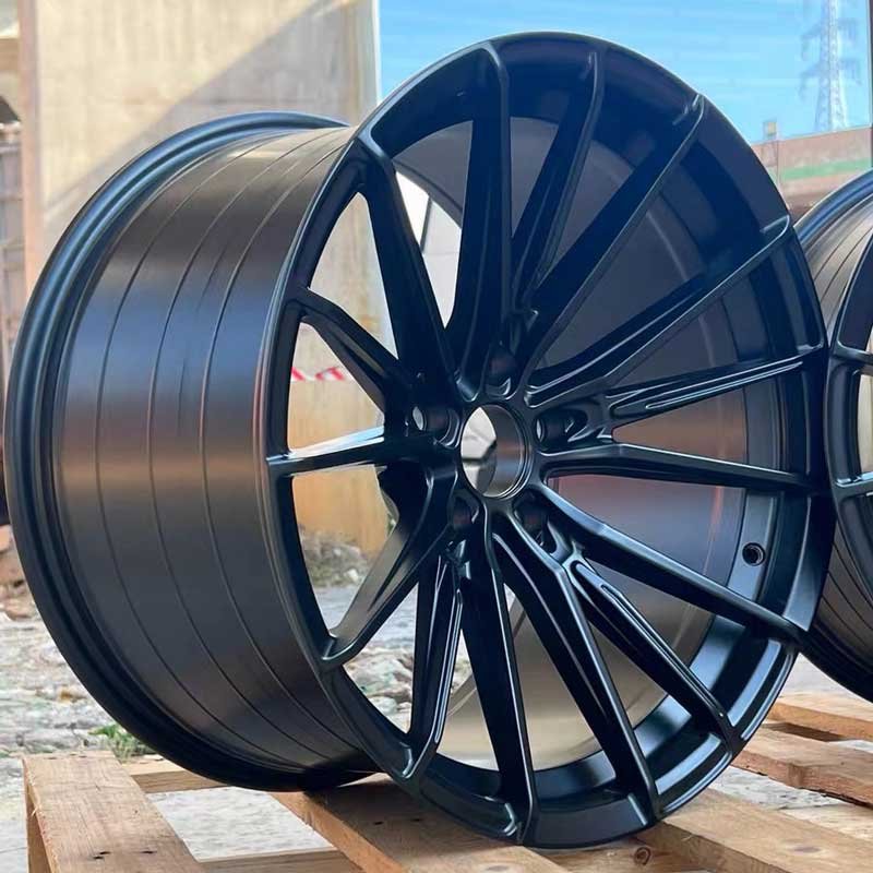 XL-MONO-SERIES-005 Multispoke Forged Wheel Daylight View XL MONO SERIES-005 aerospace 6061-T6 aluminum forged multispoke wheel real-world daylight view for luxury SUVs