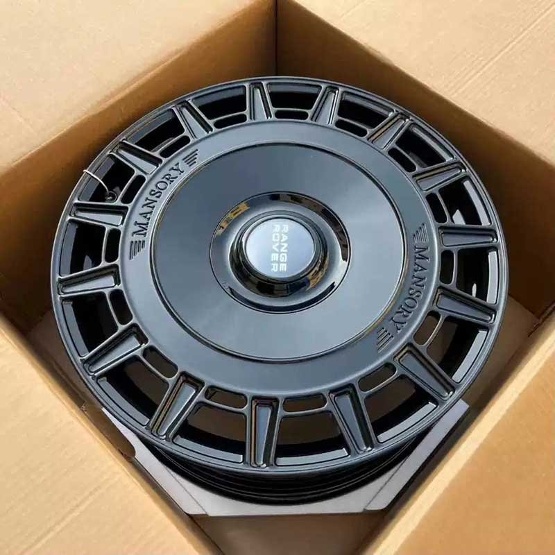 XL-MONO-SERIES-006 Disc Face and Center Hub Detail XL MONO SERIES-006 aerospace 6061-T6 aluminum forged disc wheel with Range Rover center cap and dual Mansory engravings