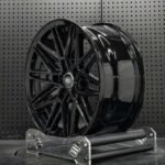 XL MONO SERIES-008 deep concave split spoke forged rim angled view showing barrel depth and Land Rover hub