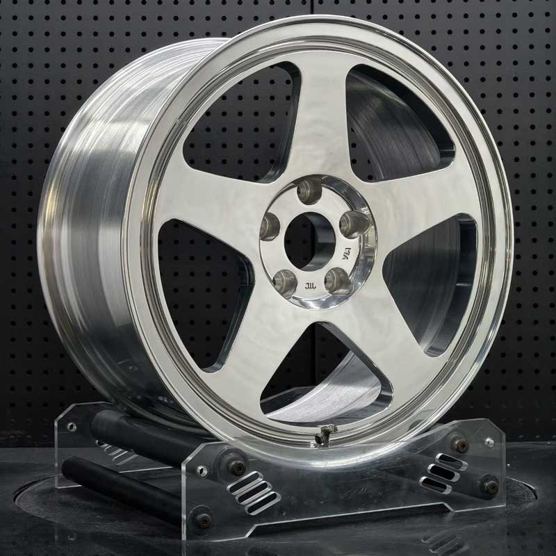 XL-MONO-SERIES-014 Spoke Craftsmanship and Finish Detail XL MONO SERIES-014 aerospace 6061-T6 aluminum forged rim displaying mirror polish spoke reflections and deep dish lip