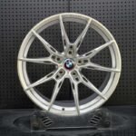 XL MONO SERIES-027 reflex silver split 5-spoke lightweight monoblock forged wheel front face with BMW M 50th anniversary center cap