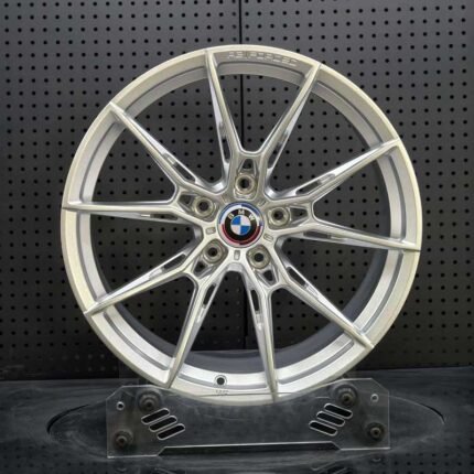 XL MONO SERIES-027 reflex silver split 5-spoke lightweight monoblock forged wheel front face with BMW M 50th anniversary center cap