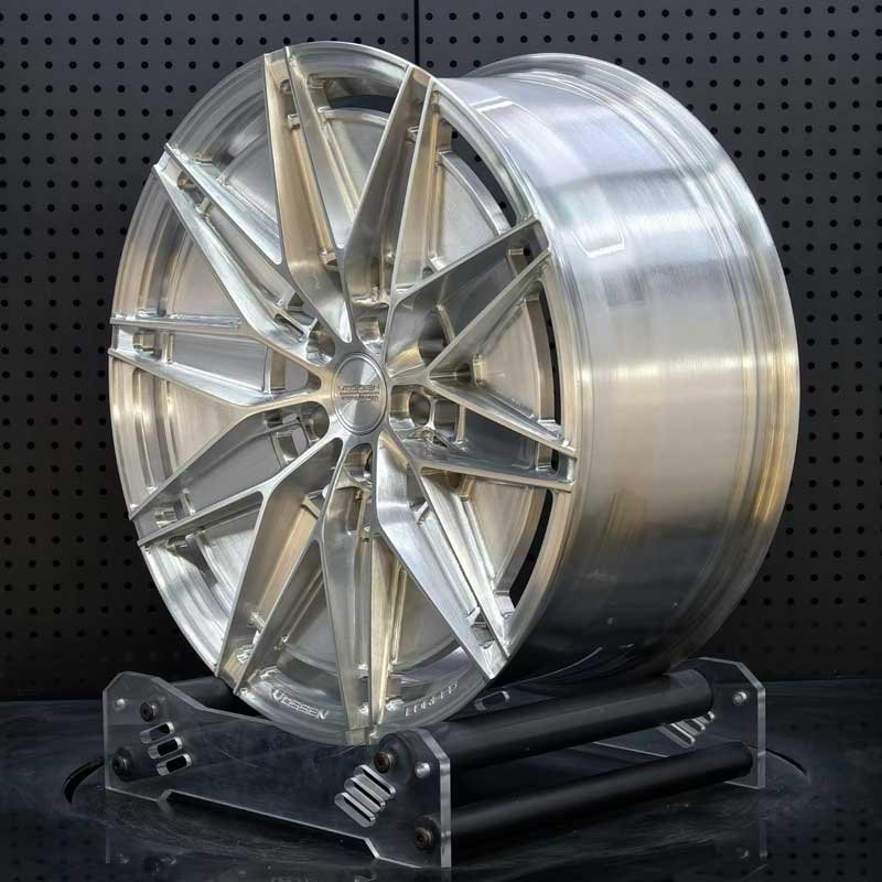 XL-MONO-SERIES-030 Spoke Geometry & Brushed Craftsmanship Detail XL MONO SERIES-030 aerospace 6061-T6 forged rim displaying hand-brushed aluminum grain and geometric aerodisc spoke contours