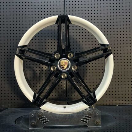 XL MONO SERIES-033 two-tone gloss black and white lip 5-spoke monoblock forged wheel front face with Porsche crest center cap