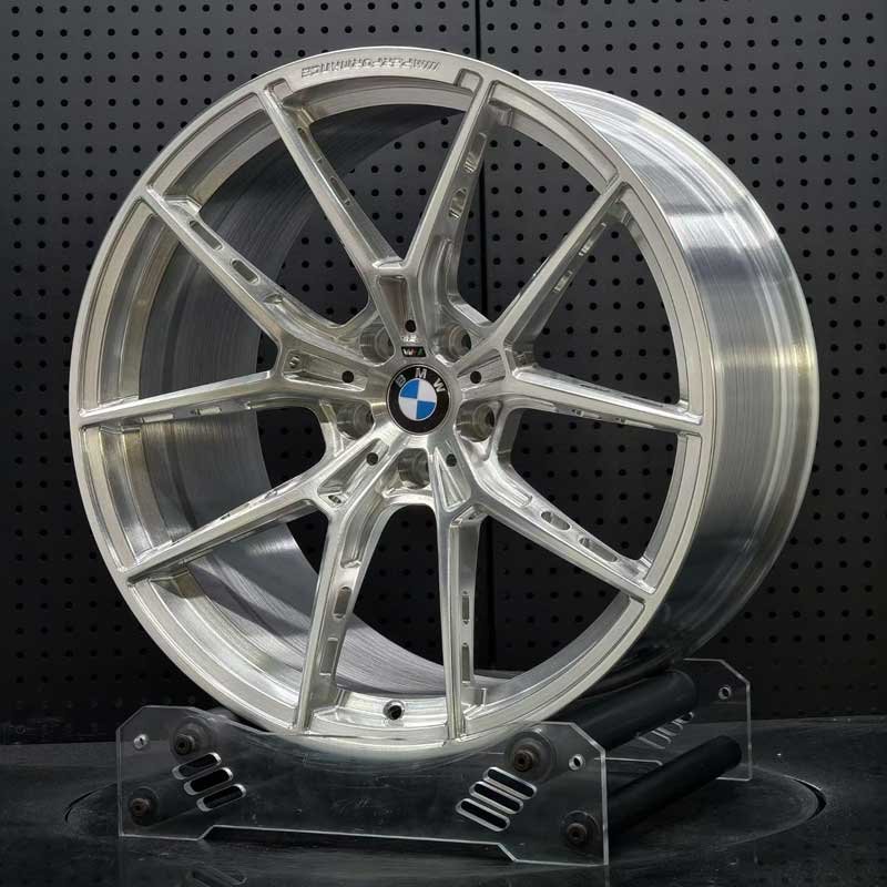 XL-MONO-SERIES-038 Skeleton Spoke Pocketing & Finish Detail XL MONO SERIES-038 aerospace 6061-T6 forged rim displaying skeletonized spoke pocketing and hand-brushed aluminum grain
