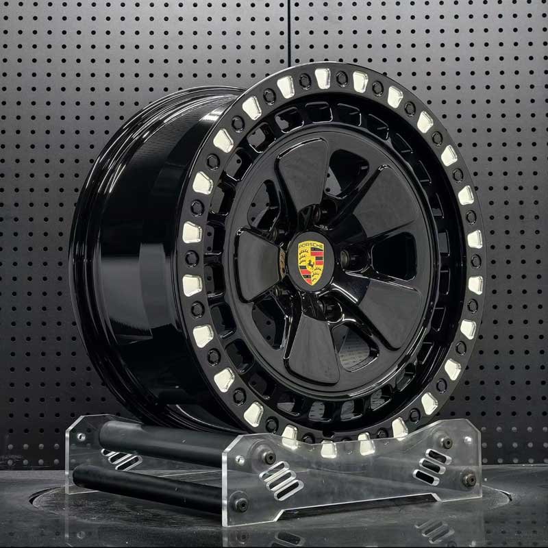 XL-OFF-ROAD-SERIES-004 Spoke Geometry & Milled Beadlock Craftsmanship Detail XL OFF-ROAD SERIES-004 aerospace 6061-T6 forged rim displaying gloss black Fuchs spoke contour and milled beadlock pockets